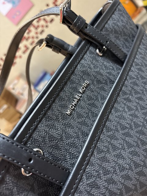 Ver bolsa Michael Kors Winston, foto 4 de 6, detalhe