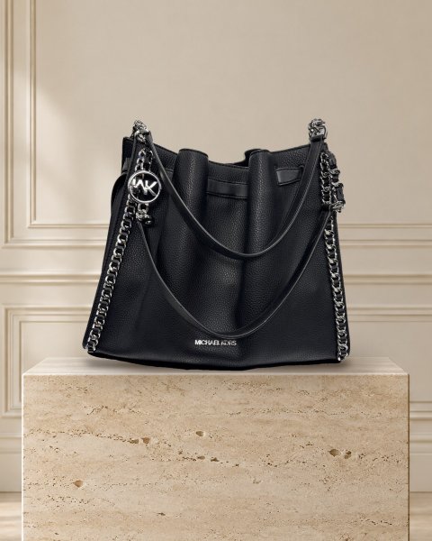 Ver bolsa Michael Kors Mina, preta, couro, vista principal, foto 1 de 8, estúdio. Capa