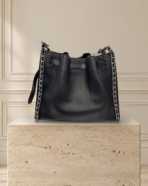 Ver bolsa Michael Kors Mina, preta, couro, vista de costas, foto 2 de 8, estúdio